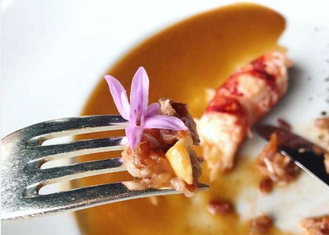 Có gì trong bữa tiệc trên tháp Eiffei của gia đình 2 tổng thống Mỹ - Pháp? Có gì trong bữa tiệc trên tháp Eiffei của gia đình 2 tổng thống Mỹ - Pháp?